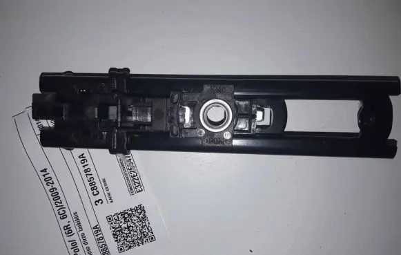 Volkswagen Polo V 6R Seat belt height adjuster 3C8857819A