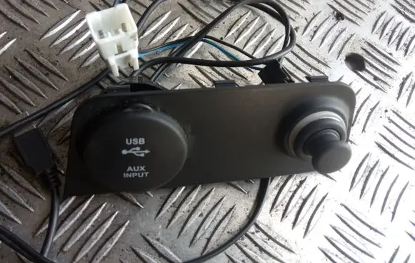 Hyundai i30 AUX in-socket connector 846212L100