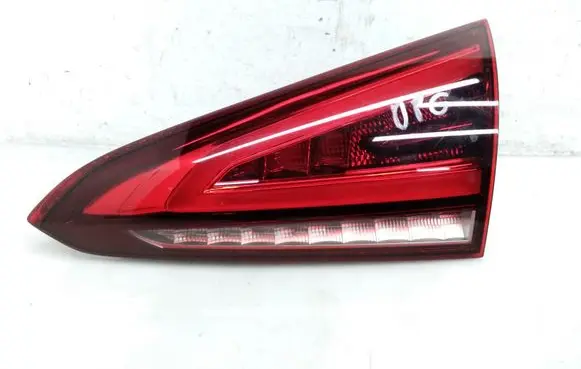 Tailgate rear/tail lights
