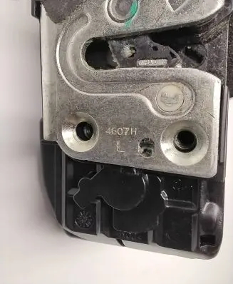 Renault Koleos I Front door lock 4607h