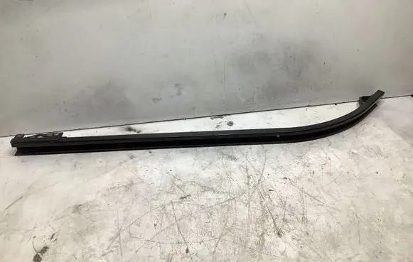 Mercedes-Benz Vito Viano W447 Sliding door bottom rail A4477661137