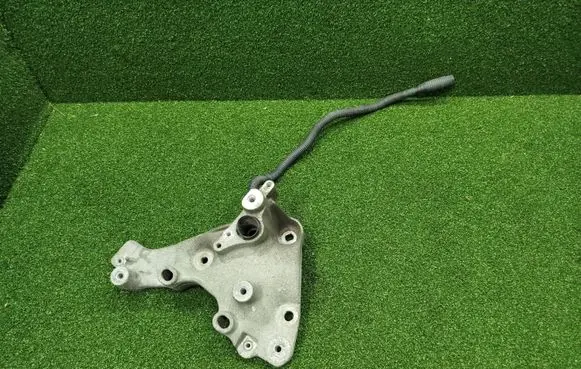 Renault Trafic III (X82) Engine mounting bracket 648606762R 93455374