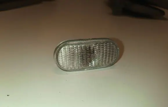 Renault Clio II Front fender indicator light