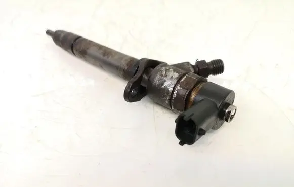 Volkswagen Golf I Fuel injector 8658351 0445110078