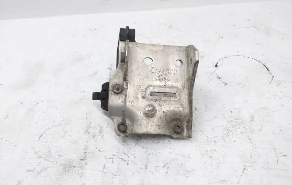 BMW 5 F10 F11 Radiator mount bracket 7186514 7207152 7211162