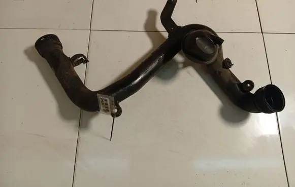 Volkswagen Jetta V Intercooler hose/pipe 1K0145770B