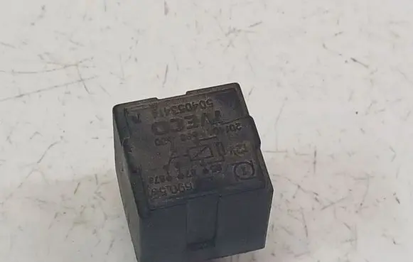 Iveco Daily 30.8 - 9 Other relay