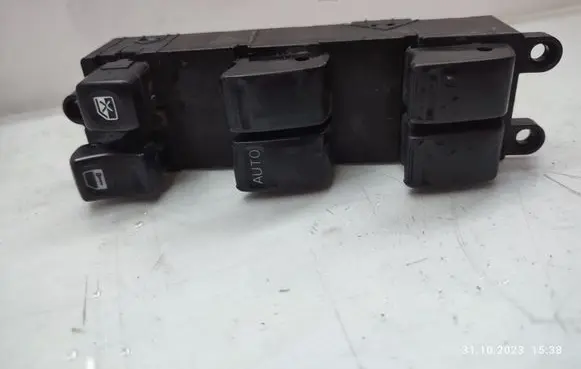 Nissan X-Trail T30 Electric window control switch