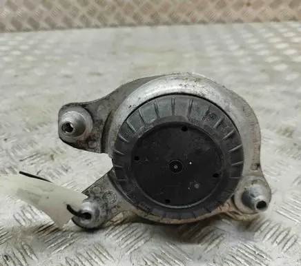 Mercedes-Benz C W205 Engine mount bracket A2052406717