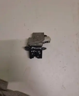 Mazda 2 Loading door lock 