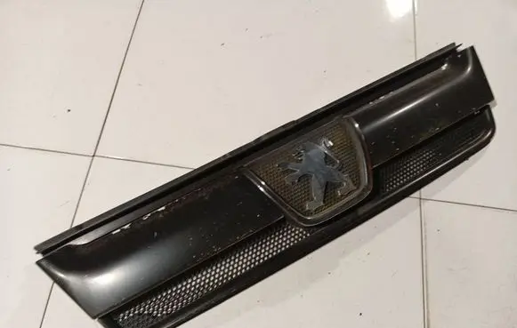 Peugeot Boxer Front grill 1304703070