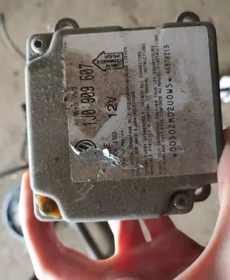 Volkswagen PASSAT B5 Airbag control unit/module 1J0909607