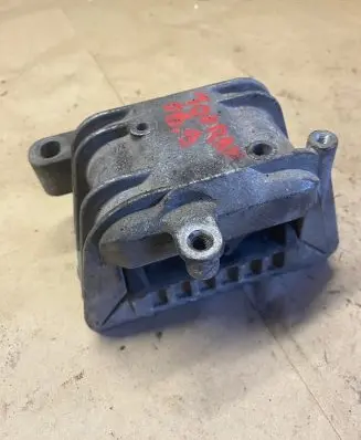 Volkswagen Touran I Engine mount bracket 1K0199262