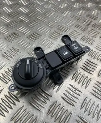 Nissan Navara D23 Multifunctional control switch/knob 682UU4KJ0A