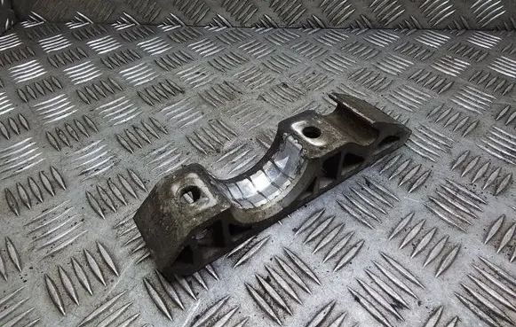 Audi Q7 4L Sway bar bush bracket, front 7L0411063B
