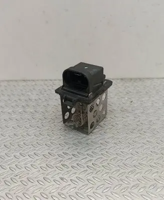 Renault Megane III Coolant fan relay M152122085 M142581009