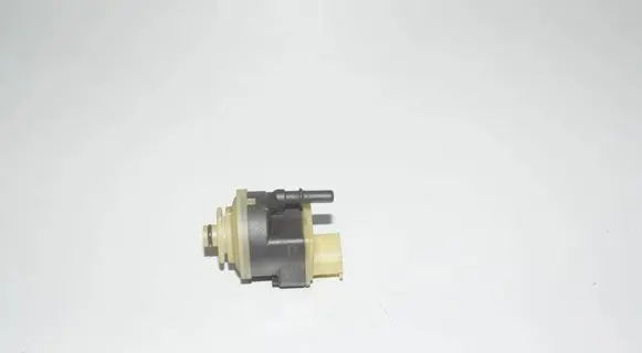 BMW 4 F36 Gran coupe Fuel filter heater 13328572521 7822496 13327822496