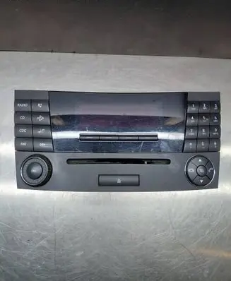 Mercedes-Benz E W211 Radio/CD/DVD/GPS head unit A2118702889