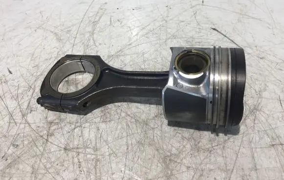 Mercedes-Benz Sprinter W906 Piston with connecting rod 65100