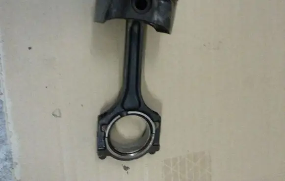 Ford Focus Piston with connecting rod 
