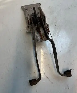 Volkswagen Transporter - Caravelle T3 Pedal assembly 251721111b
