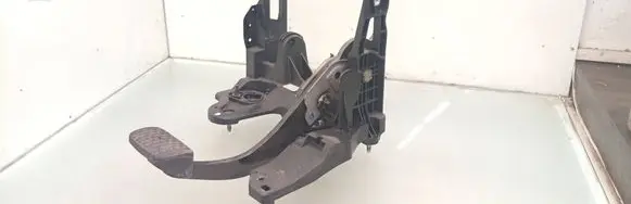 Chevrolet Orlando Brake pedal 13252195