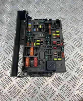 BMW 3 E90 E91 Fuse module 9119444