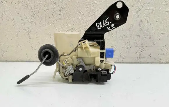 Volkswagen Transporter - Caravelle T6 Front door lock 7E1837015B