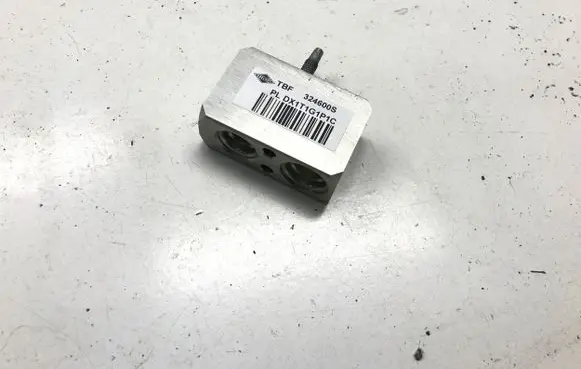 Volvo XC40 Air conditioning (A/C) expansion valve 324600S