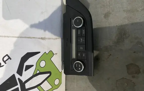 Toyota Auris E180 Climate control unit 75F542