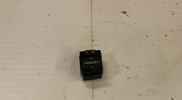 Toyota Corolla Verso AR10 Wing mirror switch 183547183547