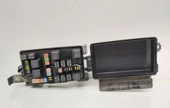 Chrysler 300 - 300C Fuse module 16238AC P04692233AC