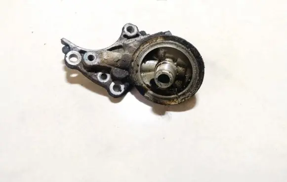 Hyundai Trajet Oil filter mounting bracket