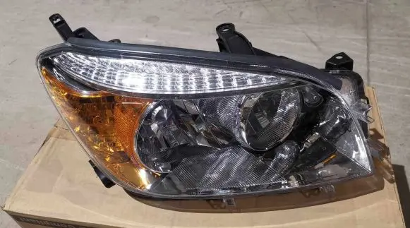 Toyota RAV 4 (XA30) Headlight/headlamp 8113042330
