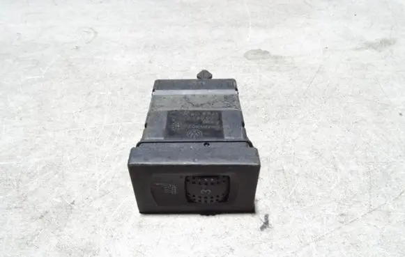 Volkswagen PASSAT B5.5 Seat heating switch 3B0963564C