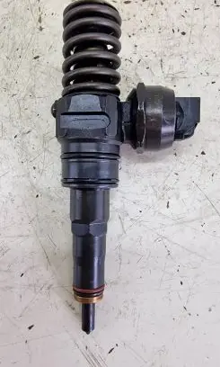 Volkswagen PASSAT B5.5 Fuel injector 038130073AJ