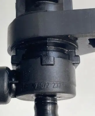 BMW 5 E60 E61 Valve vacuum 7572237