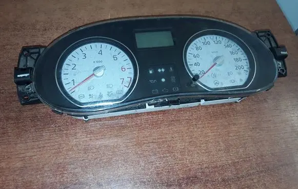 Dacia Logan I Speedometer (instrument cluster) 8200650548