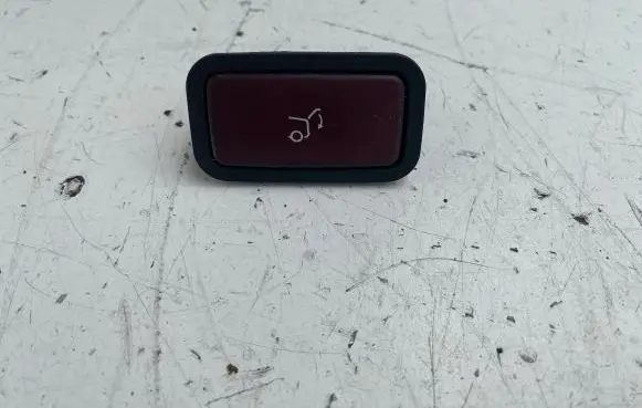 Mercedes-Benz E W211 Tailgate/boot open switch button 2118219551