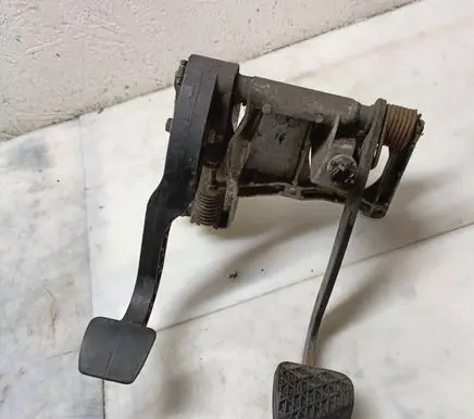 Mercedes-Benz Vario Pedal assembly 6672900319