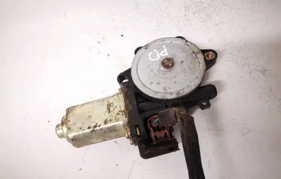 Nissan X-Trail T30 Front door window regulator motor 8073089913