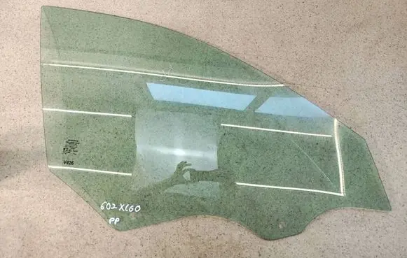 Volvo XC60 Front door window glass four-door
