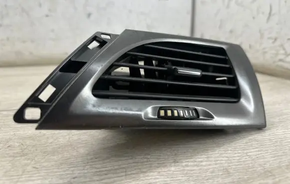 Renault Megane III Dashboard side air vent grill/cover trim