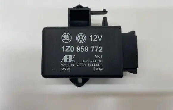 Volkswagen PASSAT B6 Seat heating relay 1Z0959772