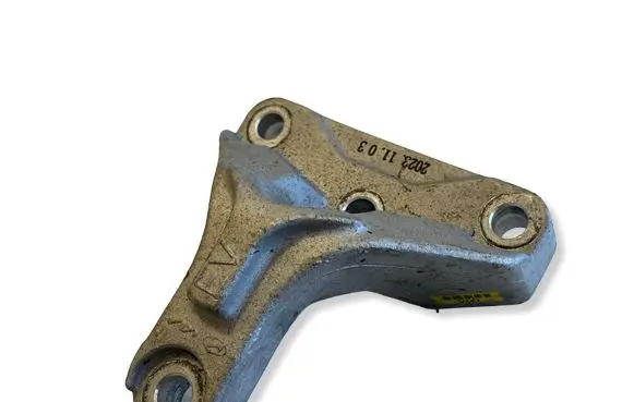 Hyundai Kona II Engine mounting bracket 