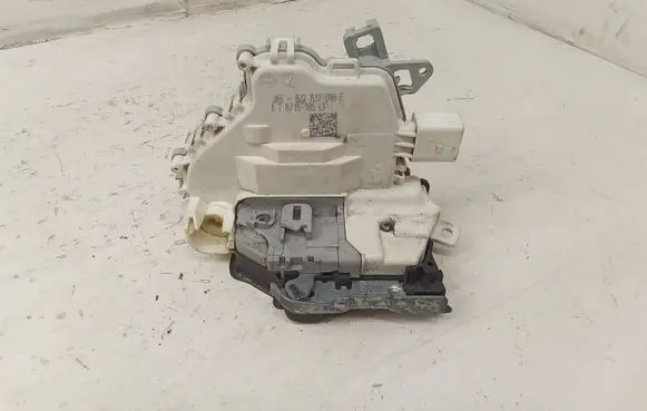 Audi A5 Sportback 8TA Front door lock 8J2837016E