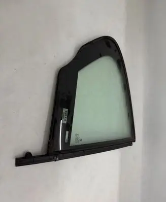 BMW 5 F10 F11 Rear vent window glass 43R001582 E000199 DOT682M3240AS2