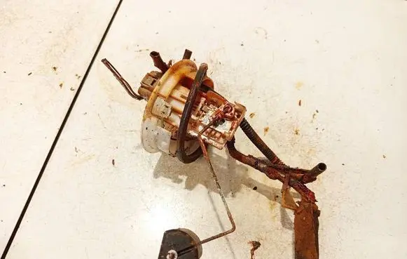 Toyota Corolla Verso E121 Fuel level sensor 