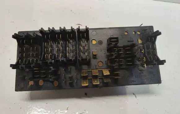 Audi 80 90 S2 B4 Fuse module 443941822B 2284