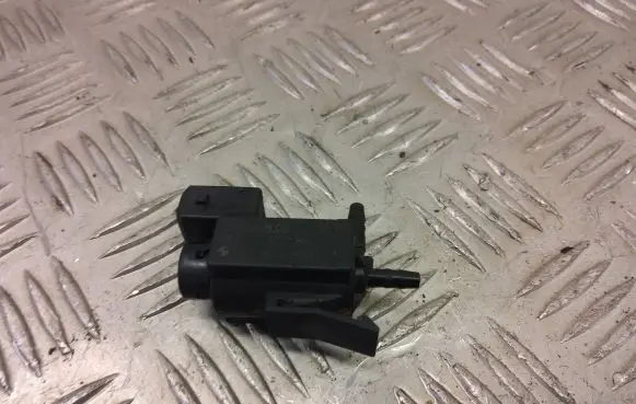 BMW 1 E82 E88 Turbo solenoid valve 7810831
